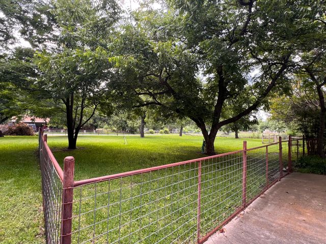 804 N Elm Street, Comanche, TX 76442