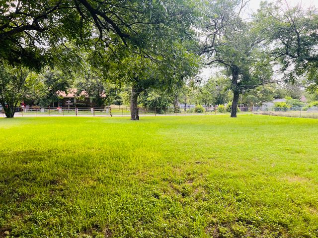 804 N Elm Street, Comanche, TX 76442