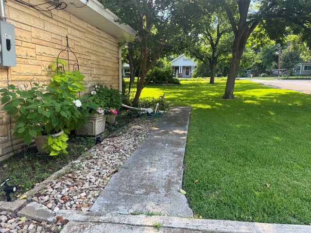 804 N Elm Street, Comanche, TX 76442