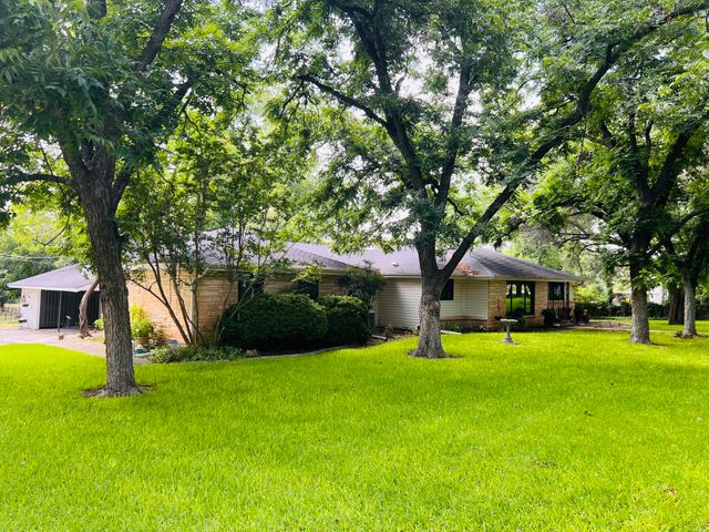 804 N Elm Street, Comanche, TX 76442