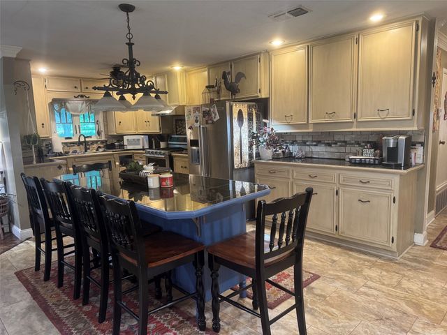 804 N Elm Street, Comanche, TX 76442