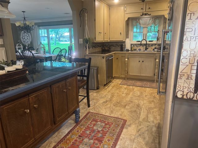 804 N Elm Street, Comanche, TX 76442