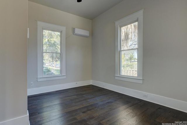 224 E Rische, San Antonio, TX 78204