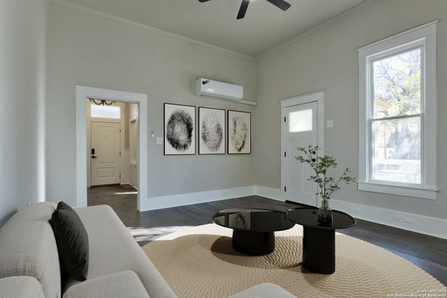 224 E Rische, San Antonio, TX 78204