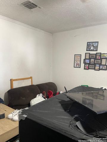 1934 Ridgewood, San Antonio, TX 78201