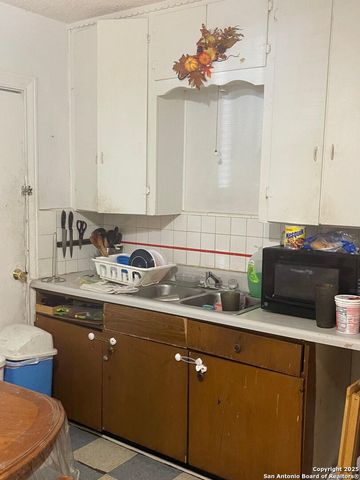 1934 Ridgewood, San Antonio, TX 78201