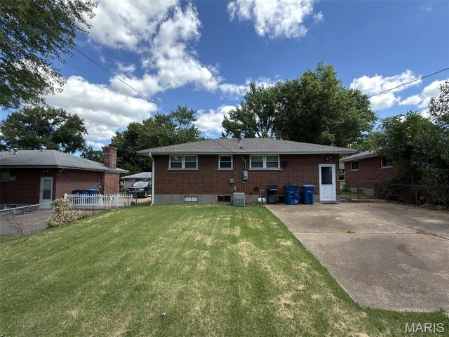 1154 Reale Avenue, St Louis, MO 63138