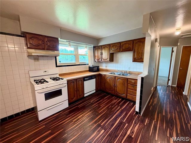 1154 Reale Avenue, St Louis, MO 63138