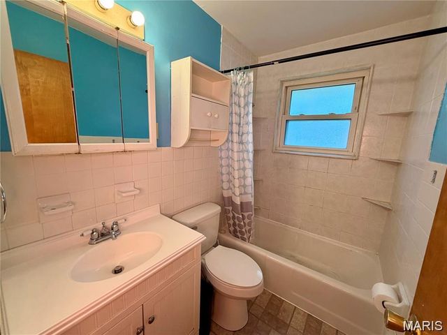 1154 Reale Avenue, St Louis, MO 63138