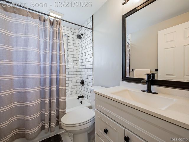 5208 Latimer Street, West Bloomfield Charter Township, MI 48324