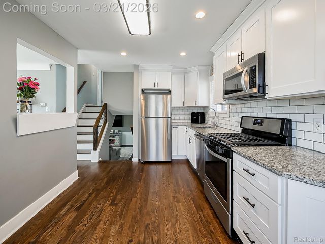 5208 Latimer Street, West Bloomfield Charter Township, MI 48324