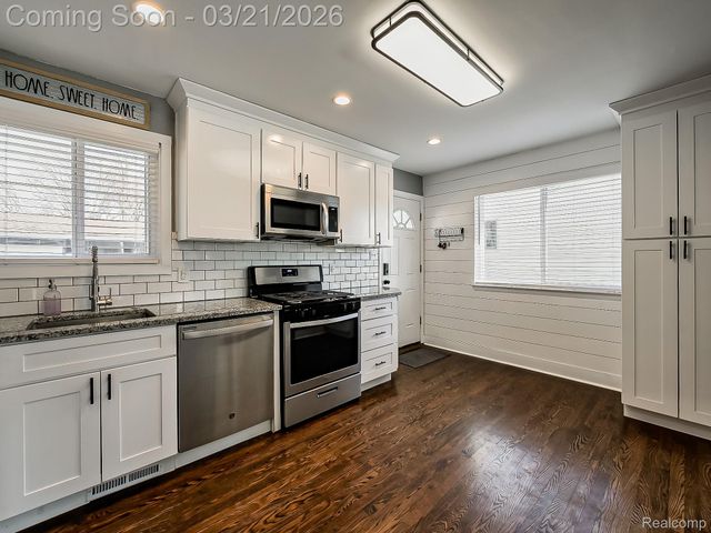 5208 Latimer Street, West Bloomfield Charter Township, MI 48324