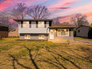 5208 Latimer Street, West Bloomfield Charter Township, MI 48324