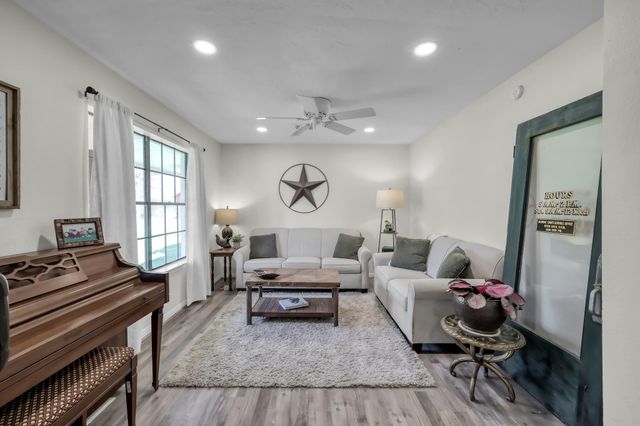 14 Mills Lane, Richards, TX 77873