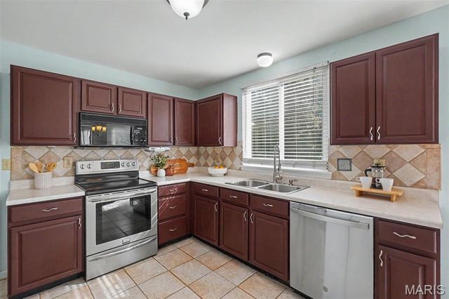 6915 Fieldstone Farms Drive, O'fallon, MO 63368