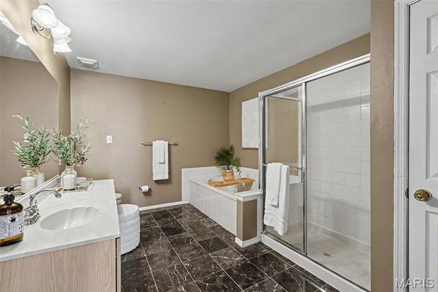6915 Fieldstone Farms Drive, O'fallon, MO 63368