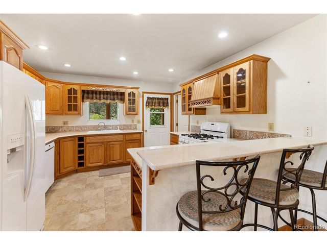 2401 Lakemoor Dr, Florissant, CO 80816