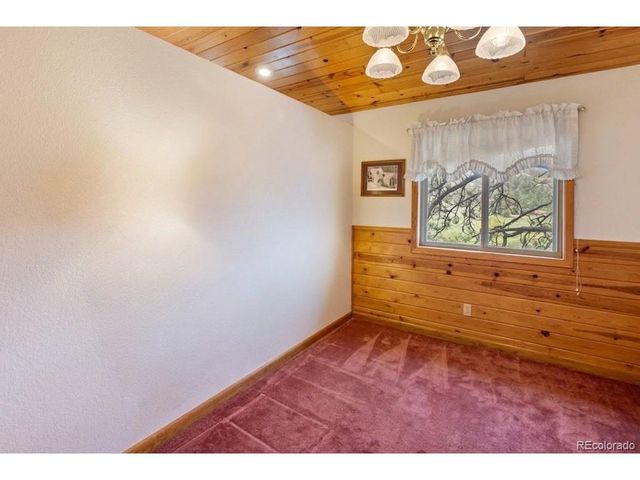 2401 Lakemoor Dr, Florissant, CO 80816