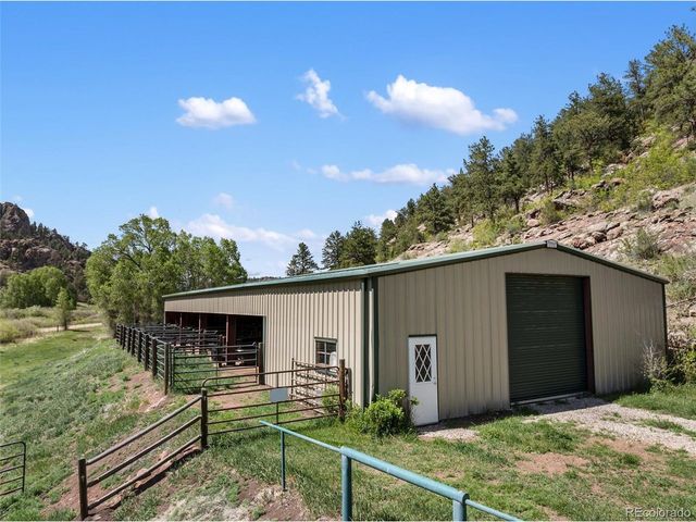 2401 Lakemoor Dr, Florissant, CO 80816
