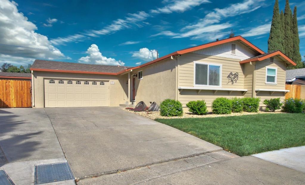 23 Azure Pl, Woodland, CA 95695