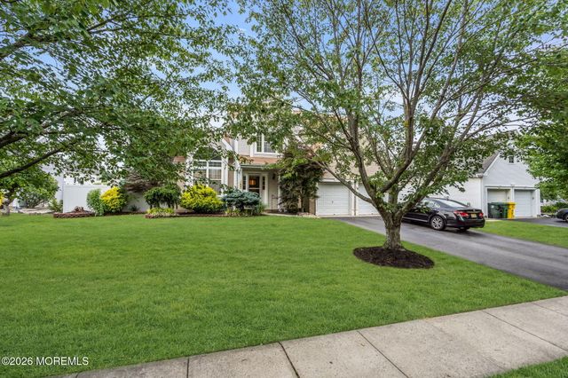 42 Crown Circle, Lakewood, NJ 08701