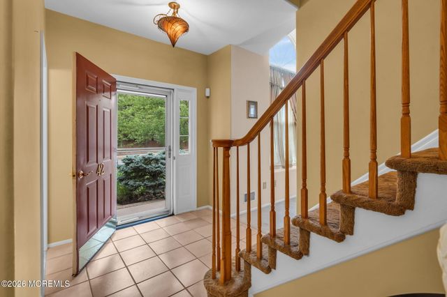 42 Crown Circle, Lakewood, NJ 08701