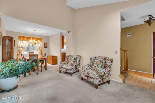 42 Crown Circle, Lakewood, NJ 08701