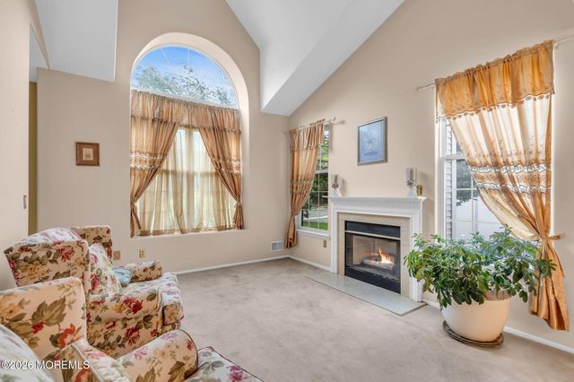 42 Crown Circle, Lakewood, NJ 08701
