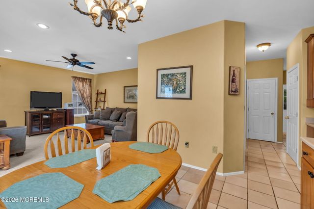 42 Crown Circle, Lakewood, NJ 08701