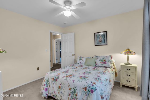 42 Crown Circle, Lakewood, NJ 08701