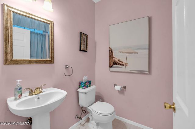 42 Crown Circle, Lakewood, NJ 08701
