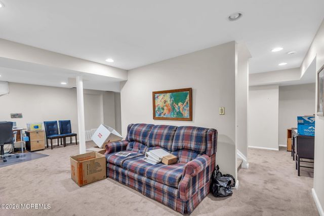 42 Crown Circle, Lakewood, NJ 08701