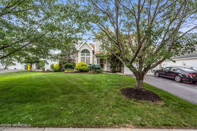42 Crown Circle, Lakewood, NJ 08701
