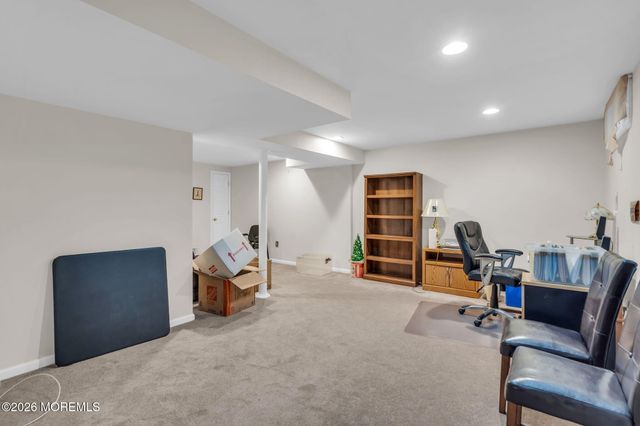 42 Crown Circle, Lakewood, NJ 08701