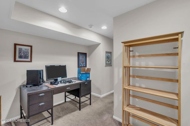42 Crown Circle, Lakewood, NJ 08701