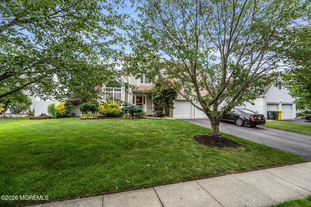 42 Crown Circle, Lakewood, NJ 08701