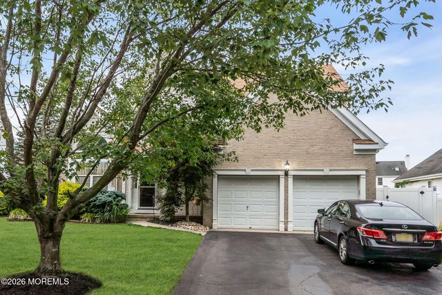 42 Crown Circle, Lakewood, NJ 08701