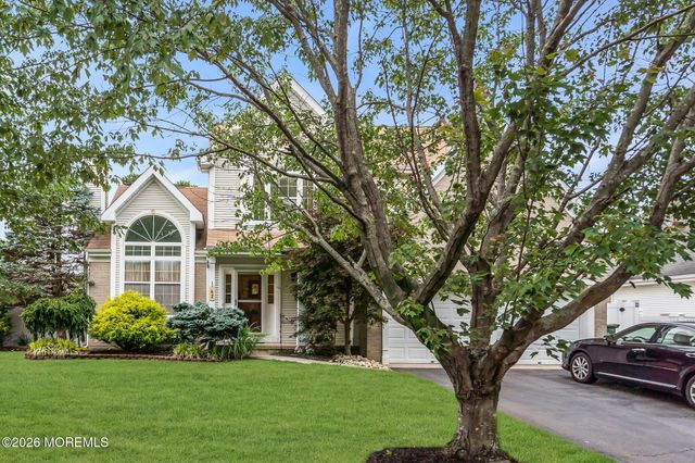 42 Crown Circle, Lakewood, NJ 08701