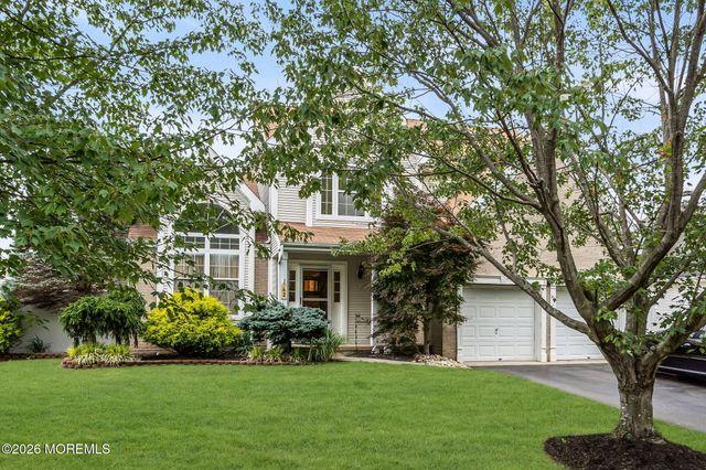 42 Crown Circle, Lakewood, NJ 08701