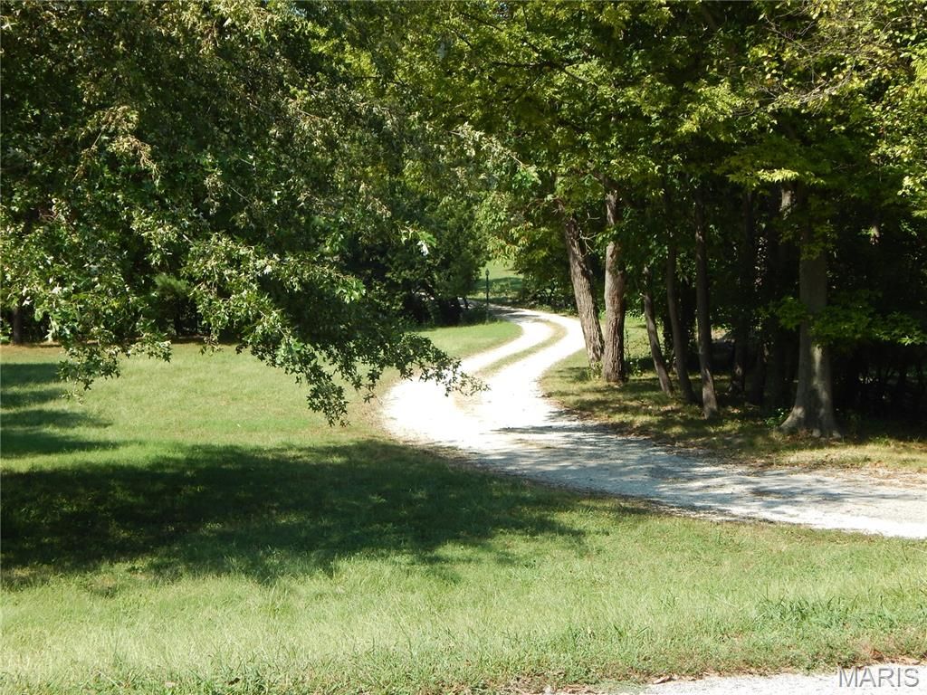 1475 Uthoff Drive, Fenton, MO 63026