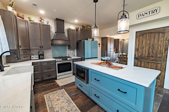 1010 Keener Rd, Cosby, TN 37722