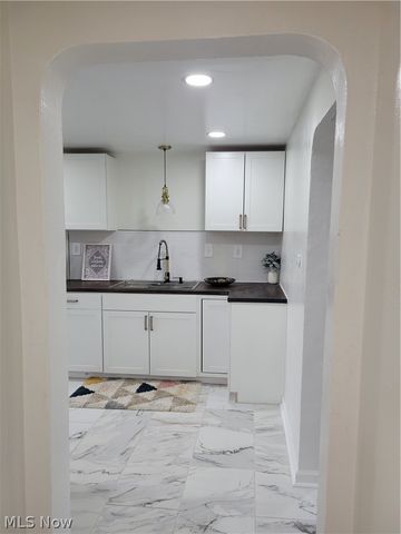 5285 Mardale Avenue, Bedford Heights, OH 44146