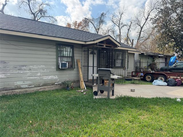 8002 Crestview Drive, Houston, TX 77028