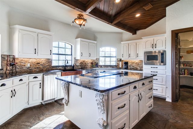 105 Sammi's Way, Whitesboro, TX 76273