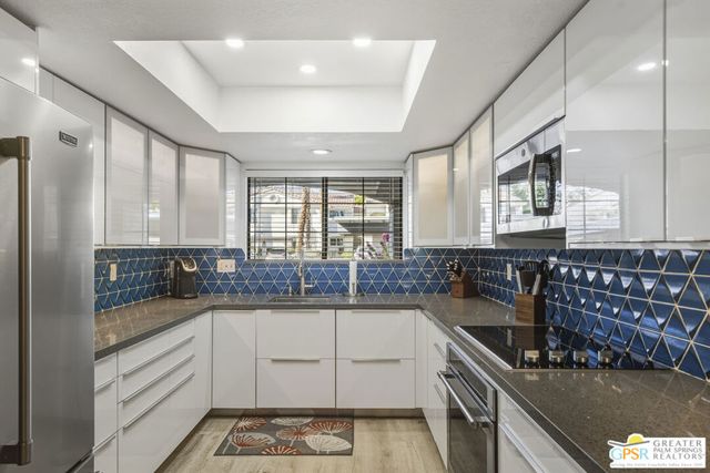 500 S Farrell Drive M79, Palm Springs, CA 92264