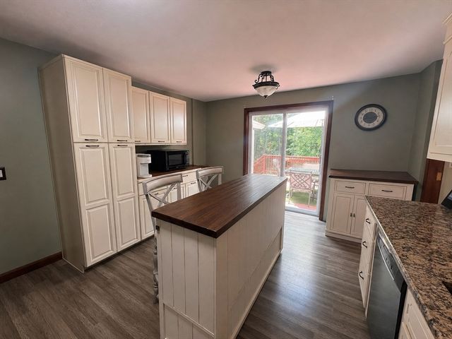 10 Garrison Heights Drive, Oxford, MA 01540