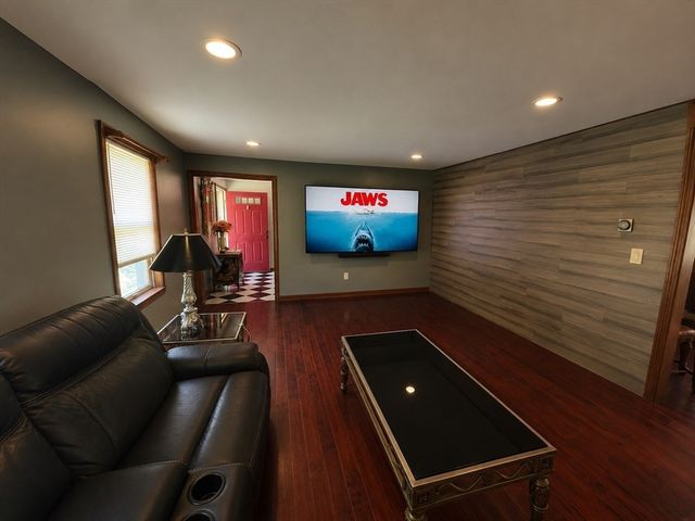 10 Garrison Heights Drive, Oxford, MA 01540