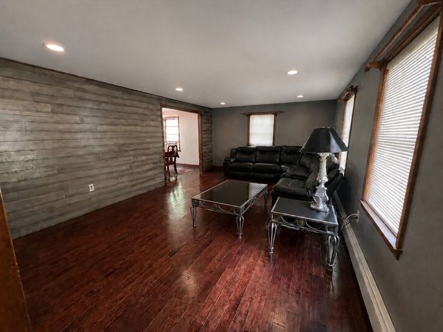 10 Garrison Heights Drive, Oxford, MA 01540