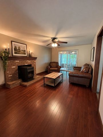 10 Garrison Heights Drive, Oxford, MA 01540