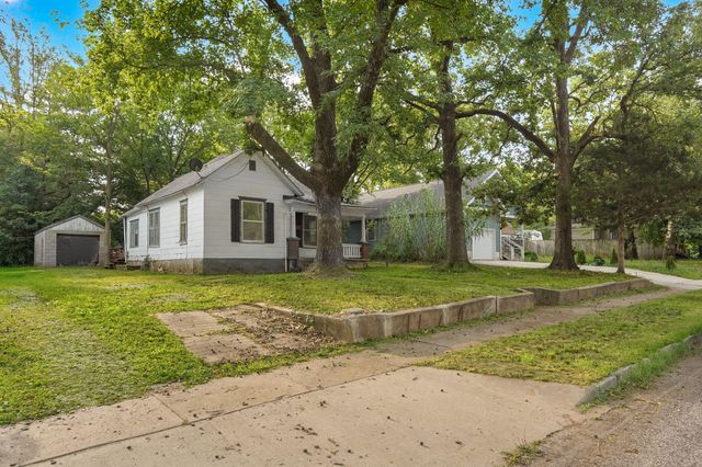 2116 N Campbell Avenue, Springfield, MO 65803
